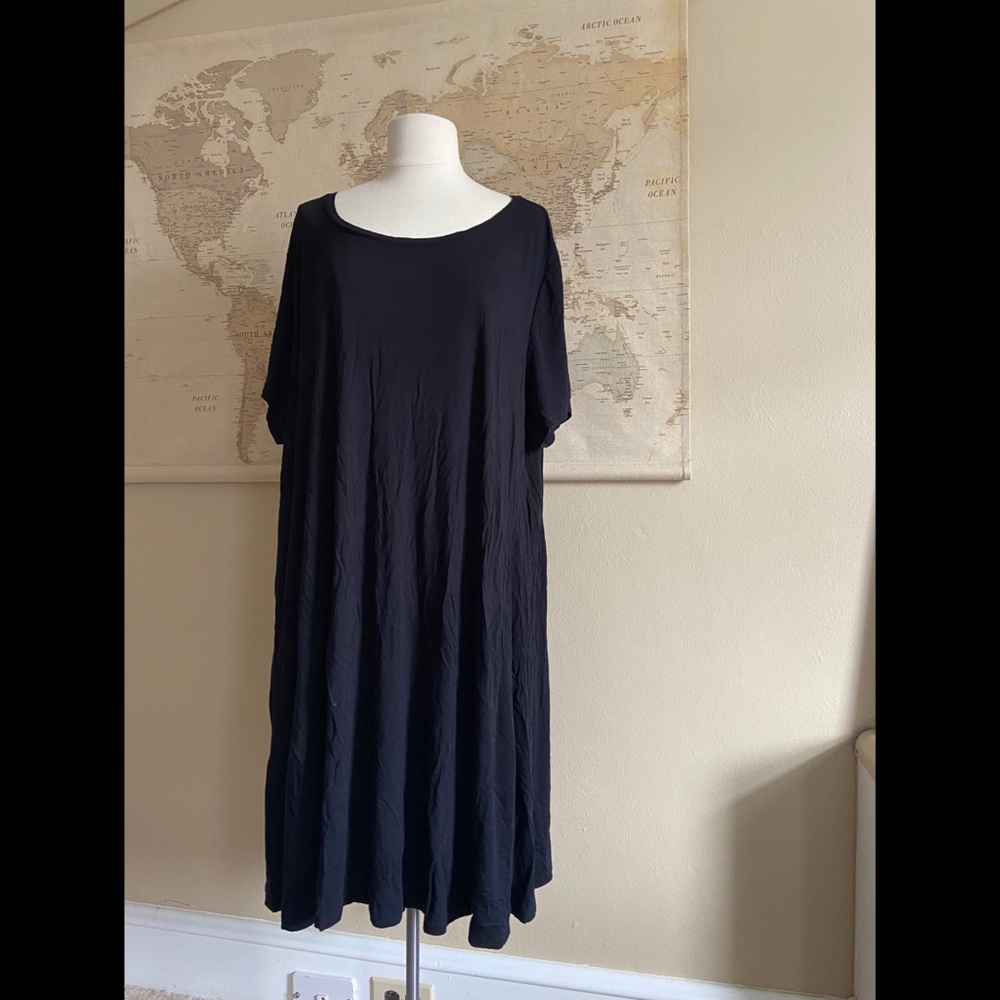 Black flowy / skater dress plus size